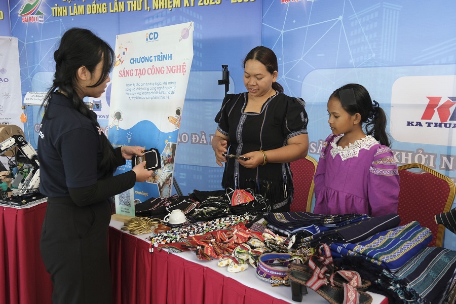 M&ocirc; h&igrave;nh khởi nghiệp từ thổ cẩm của chị Ka Thu&acirc;n đ&atilde; đạt Giải Nh&igrave; Cuộc thi khởi nghiệp s&aacute;ng tạo do Tỉnh đo&agrave;n L&acirc;m Đồng tổ chức.