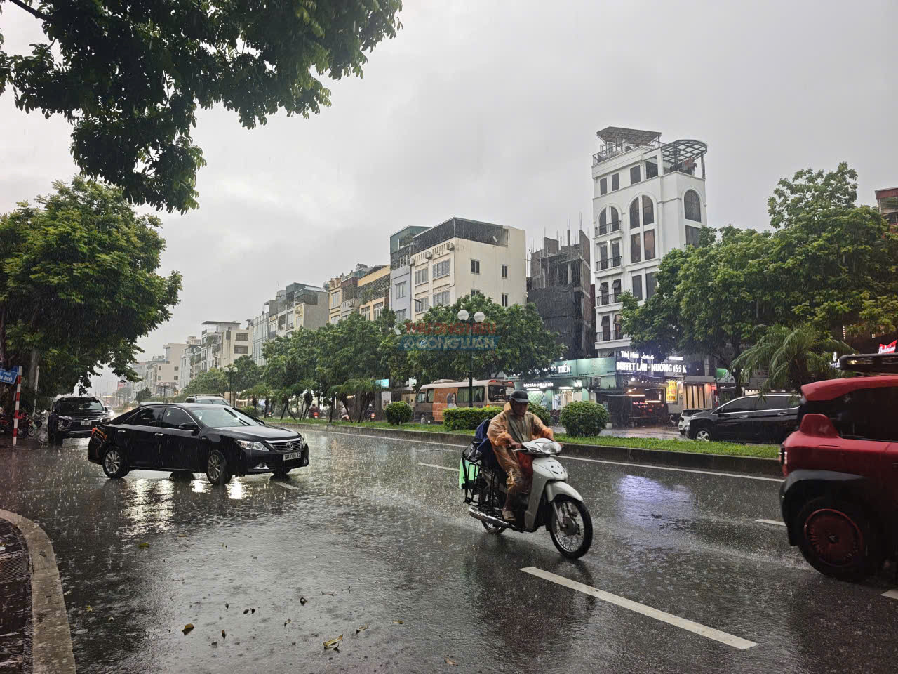 Thời tiết ngày 12/7: Miền Bắc tiếp tục mưa giông, cảnh báo lũ quét và sạt lở đất