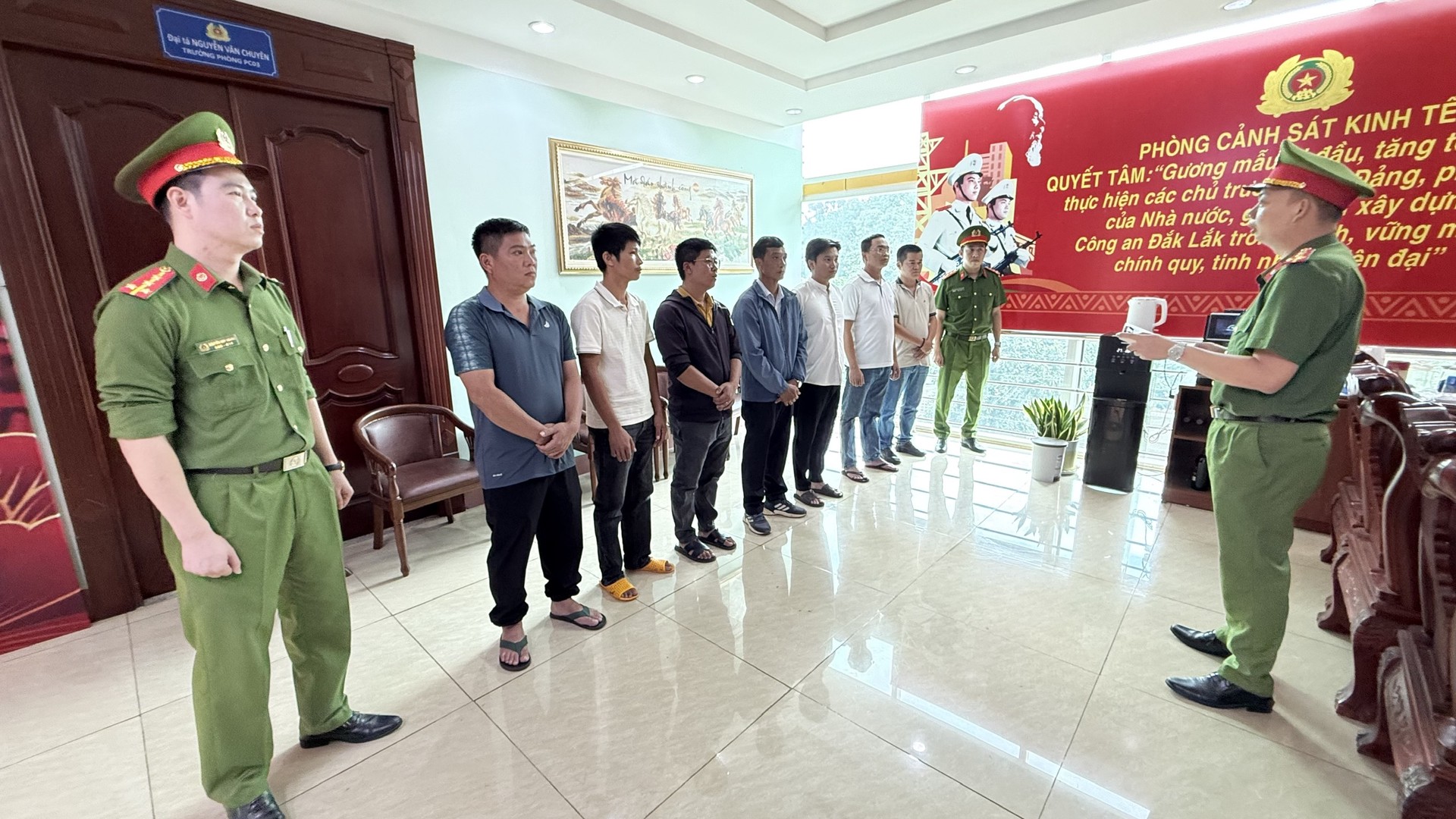 Đắk Lắk: Khởi tố 8 bị can trong vụ án hối lộ cấp giấy kiểm dịch