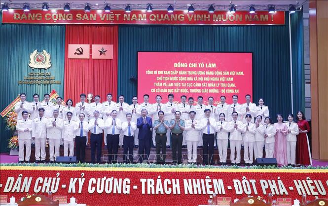 Tổng Bí thư, Chủ tịch nước Tô Lâm và các đại biểu. Ảnh: Thống Nhất/TTXVN Tổng Bí thư, Chủ tịch nước Tô Lâm và các đại biểu. Ảnh: Thống Nhất/TTXVN