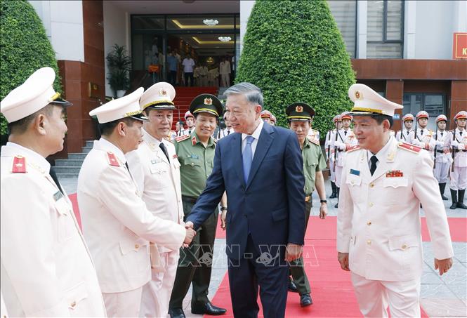 Tổng Bí thư, Chủ tịch nước Tô Lâm thăm, làm việc với Cục Cảnh sát Quản lý trại giam, cơ sở giáo dục bắt buộc, trường giáo dưỡng (Bộ Công an). Ảnh: Thống Nhất/TTXVN Tổng Bí thư, Chủ tịch nước Tô Lâm thăm, làm việc với Cục Cảnh sát Quản lý trại giam, cơ sở giáo dục bắt buộc, trường giáo dưỡng (Bộ Công an). Ảnh: Thống Nhất/TTXVN