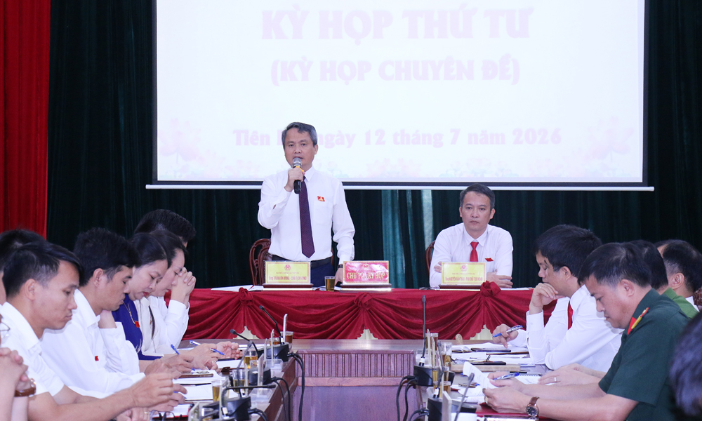 Đồng chí Trần Văn Vững, Tỉnh ủy viên, Bí thư Đảng ủy, Chủ tịch HĐND xã Tiên Du phát biểu tại kỳ họp. Đồng chí Trần Văn Vững, Tỉnh ủy viên, Bí thư Đảng ủy, Chủ tịch HĐND xã Tiên Du phát biểu tại kỳ họp.