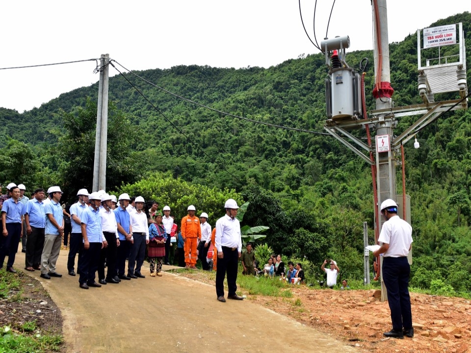 Lai Châu hoàn thành mục tiêu 100% thôn, bản được sử dụng điện lưới quốc gia