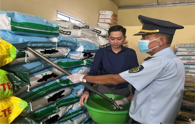 Đồng Tháp: Xử phạt gần 150 triệu đồng đối với ba cơ sở kinh doanh phân bón vi phạm