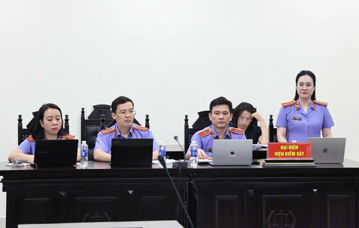 Đại diện VKSND Tp.Hà Nội tranh luận tại phiên tòa .(ảnh H.N) Đại diện VKSND Tp.Hà Nội tranh luận tại phiên tòa .(ảnh H.N)