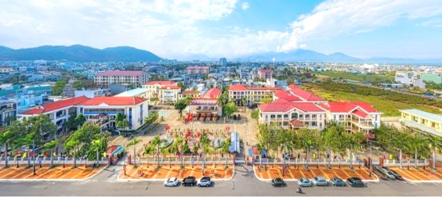 Phường H&ograve;a Kh&aacute;nh cũng nằm trong nh&oacute;m địa phương c&oacute; nguồn thu ng&acirc;n s&aacute;ch cao của th&agrave;nh phố.