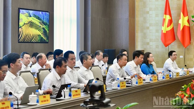 Ban Thường vụ Tỉnh ủy Lào Cai tham dự cuộc làm việc. (Ảnh: THANH GIANG) Ban Thường vụ Tỉnh ủy Lào Cai tham dự cuộc làm việc. (Ảnh: THANH GIANG)