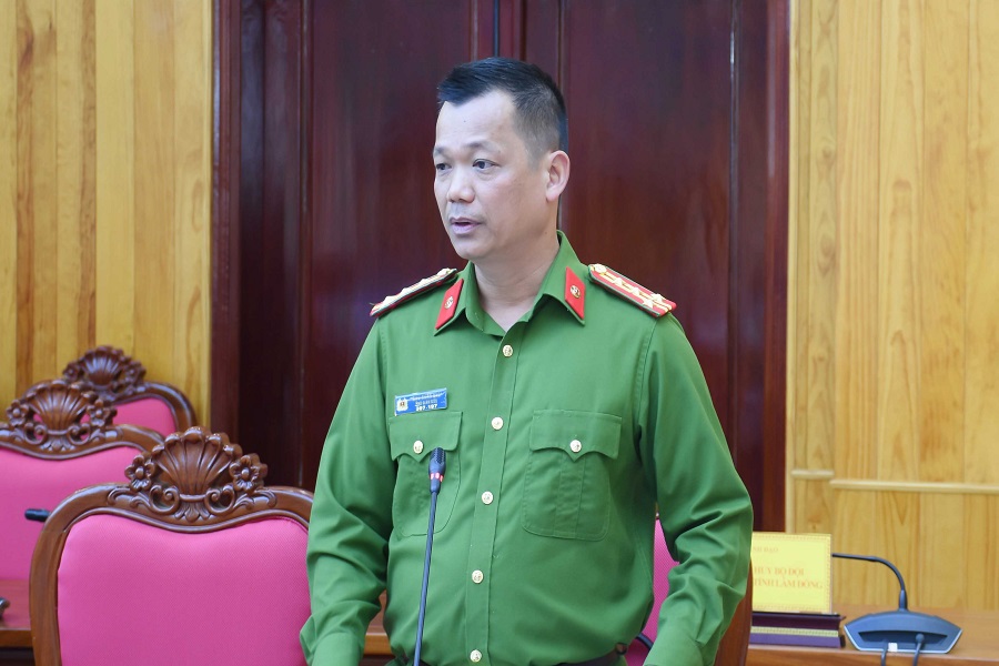 Đại diện l&atilde;nh đạo C&ocirc;ng an tỉnh đề xuất một nội dung nhằm đẩy mạnh đấu tranh v&agrave; xử l&yacute; vi phạm đối với c&aacute;c h&agrave;nh vi bu&ocirc;n lậu, gian lận thương mại v&agrave; sản xuất, kinh doanh h&agrave;ng giả.