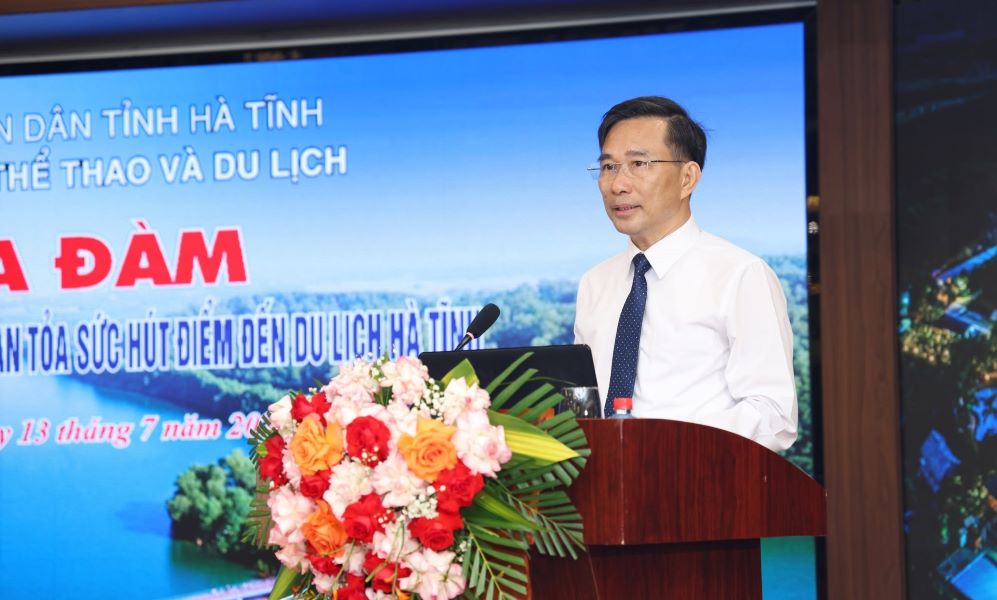 Giám đốc Sở VH-TT&DL Hà Tĩnh Nguyễn Viết Trường phát biểu tại buổi tọa đàm Giám đốc Sở VH-TT&DL Hà Tĩnh Nguyễn Viết Trường phát biểu tại buổi tọa đàm
