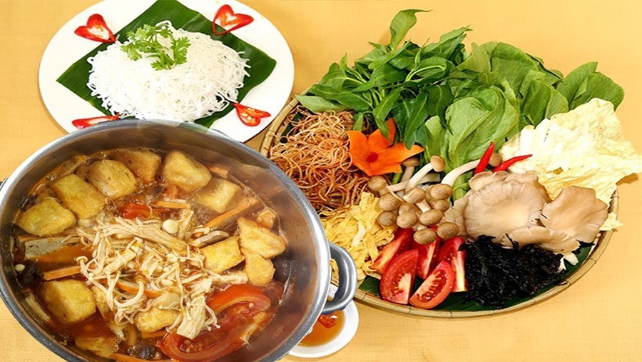 Lẩu chay l&agrave; một m&oacute;n ăn quen thuộc trong ẩm thực Việt Nam, mang đậm dấu ấn thanh đạm của truyền thống ăn chay