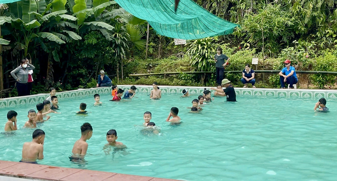 Tăng cường hướng dẫn kỹ năng bơi an to&agrave;n, kỹ năng an to&agrave;n trong m&ocirc;i trường nước cho trẻ em