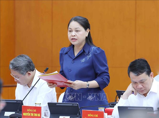 Đồng chí Nguyễn Thị Thu Hà, Ủy viên Trung ương Đảng, Phó Chánh Văn phòng Thường trực Văn phòng Trung ương Đảng trình bày báo cáo tại hội nghị. Ảnh: Phương Hoa/TTXVN Đồng chí Nguyễn Thị Thu Hà, Ủy viên Trung ương Đảng, Phó Chánh Văn phòng Thường trực Văn phòng Trung ương Đảng trình bày báo cáo tại hội nghị. Ảnh: Phương Hoa/TTXVN