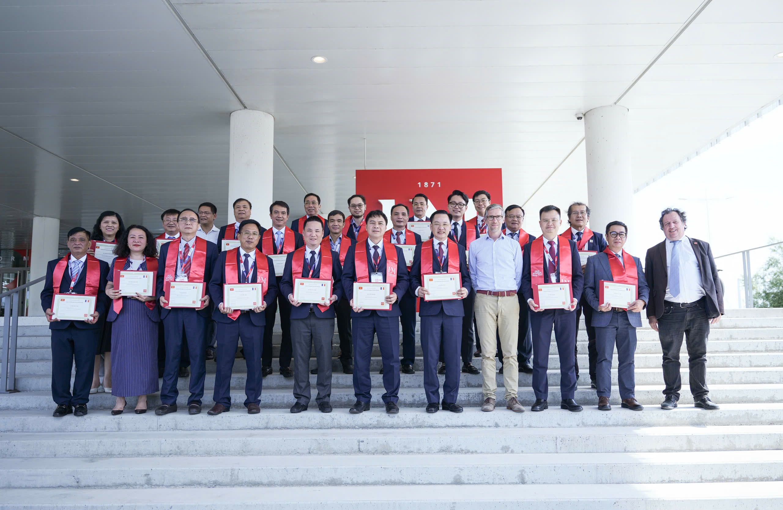 Ng&agrave;y 09/7/2026, tại th&agrave;nh phố cảng Le Havre (Cộng ho&agrave; Ph&aacute;p), Đo&agrave;n c&ocirc;ng t&aacute;c của Tập đo&agrave;n Ho&aacute; chất Việt Nam đ&atilde; tham dự Lễ bế giảng Chương tr&igrave;nh đ&agrave;o tạo &ldquo;L&atilde;nh đạo v&agrave; đổi mới trong kỷ nguy&ecirc;n tăng trưởng xanh&rdquo;.