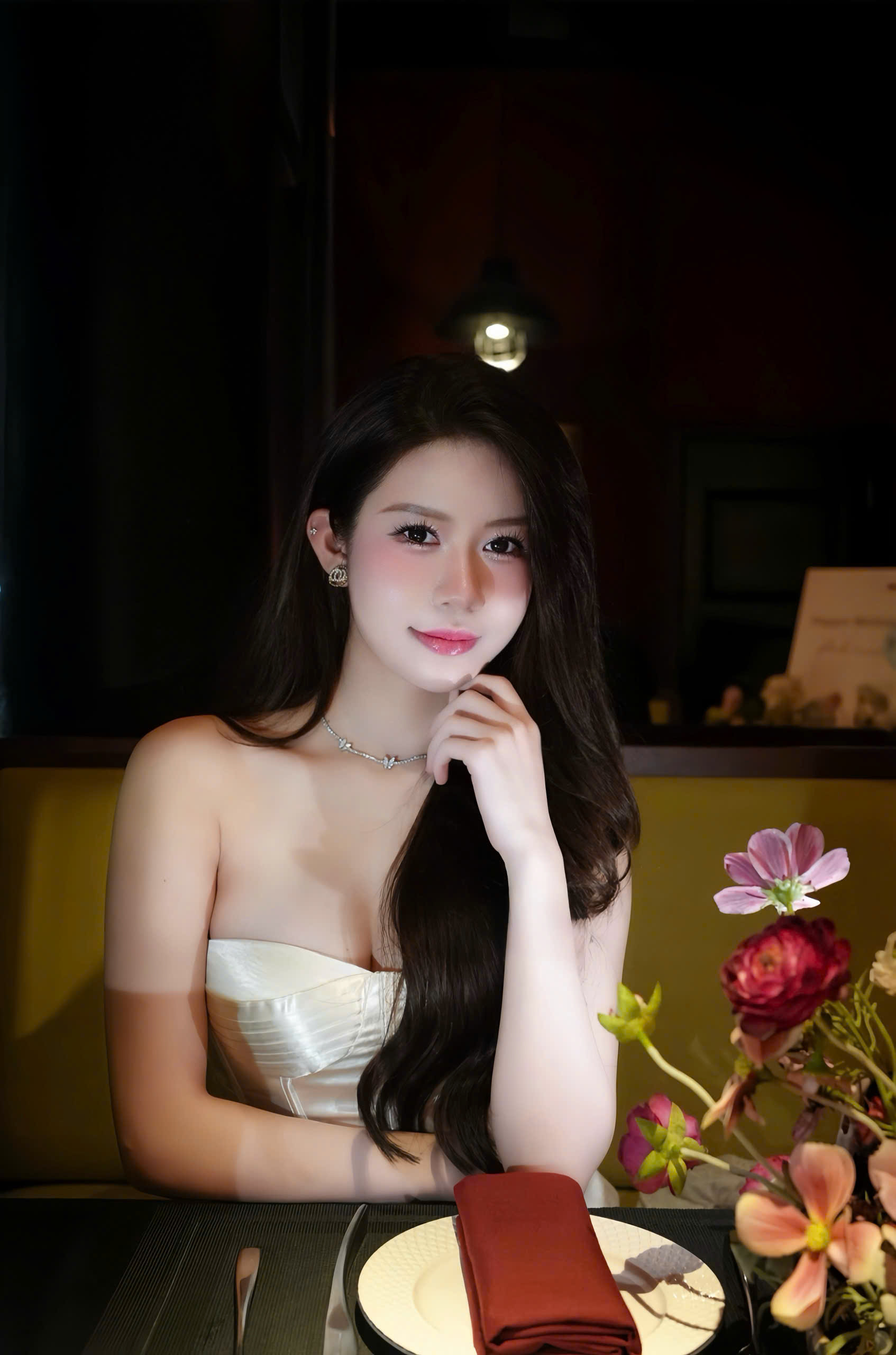 Diễn viên trẻ Đinh Thị Ngọc Huyền sở hữu nhan sắc thanh lịch cùng nền tảng chuyên môn chuyên nghiệp Diễn viên trẻ Đinh Thị Ngọc Huyền sở hữu nhan sắc thanh lịch cùng nền tảng chuyên môn chuyên nghiệp