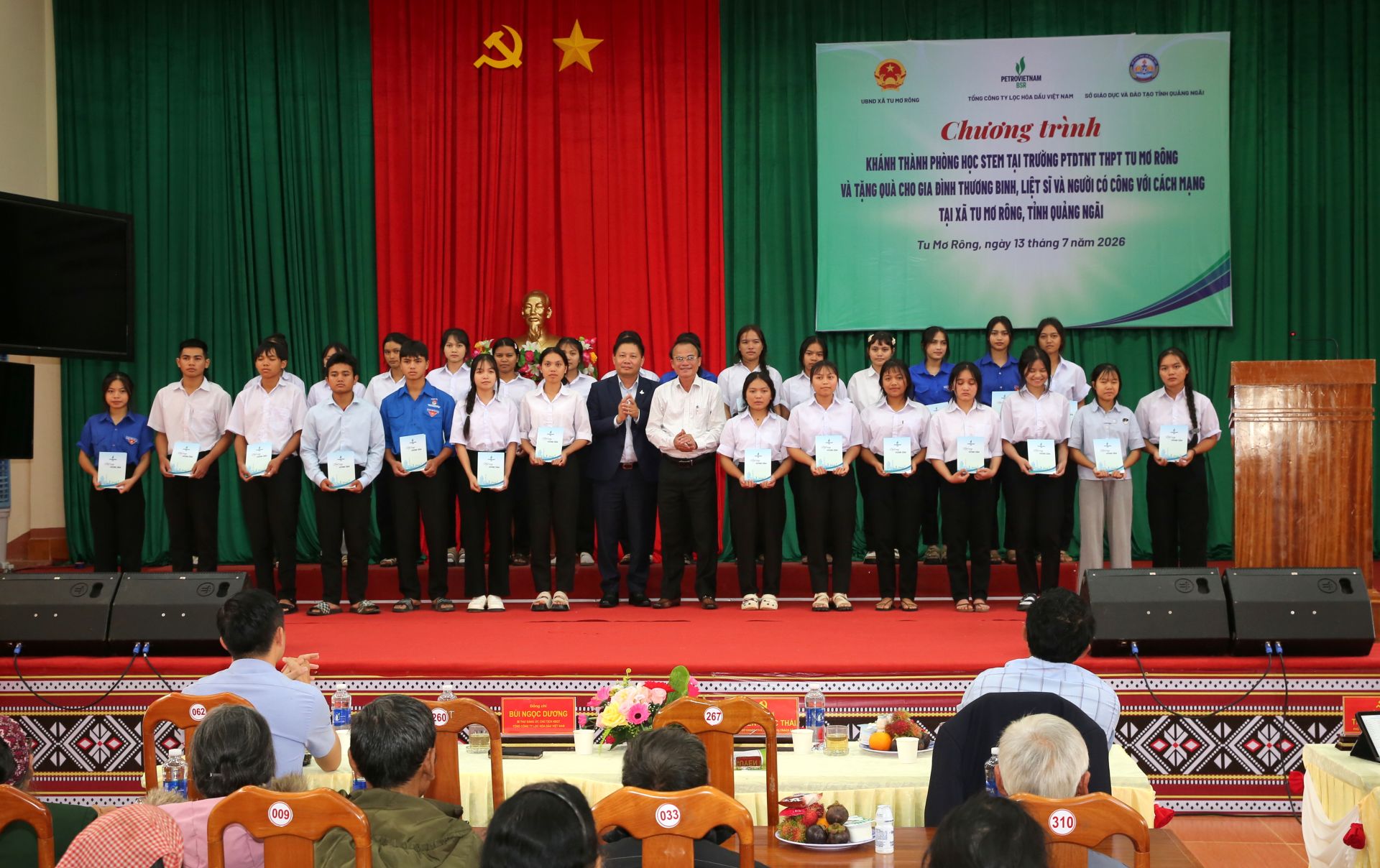 30 em học sinh Trường PTDTNT THPT Tu Mơ R&ocirc;ng nhận học bổng từ BSR