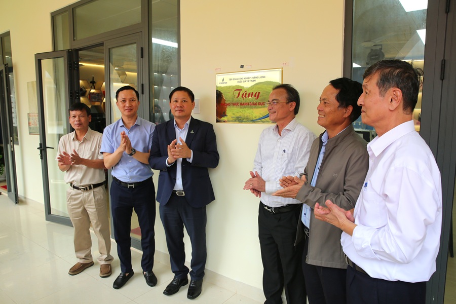 Kh&aacute;nh th&agrave;nh ph&ograve;ng học STEM Trường PTDTNT THPT Tu Mơ R&ocirc;ng