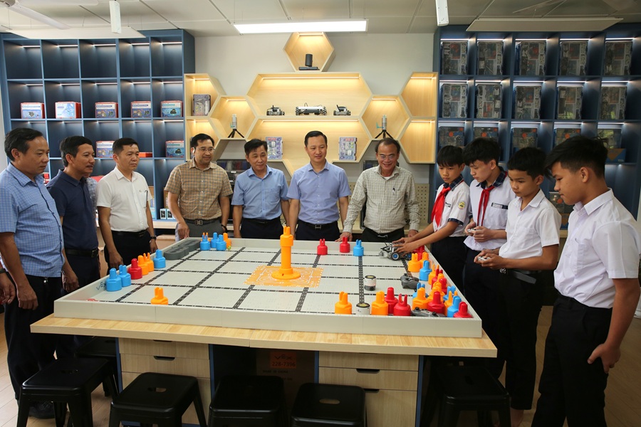 Ph&ograve;ng học STEM Trường PTDTBT TH&THCS Đinh Thanh Kh&aacute;ng khang trang, hiện đại