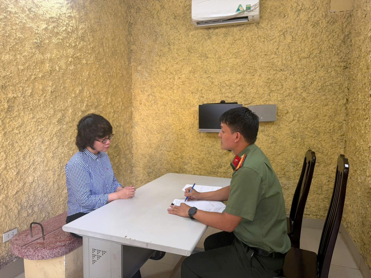 Khởi tố 3 lãnh đạo NXB Hội Nhà văn liên quan cuốn sách "Chuyện với Thanh - lời kể mới về ánh sáng"