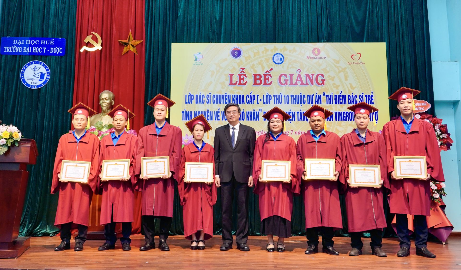 8 học vi&ecirc;n được khen thưởng