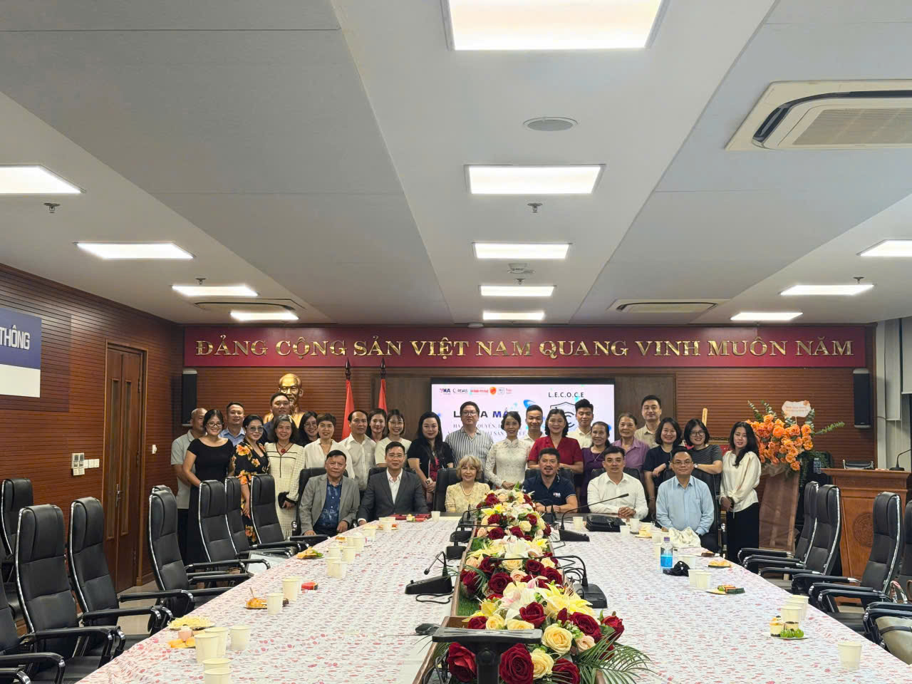 ngày 10/7/2026, đại diện Thương hiệu Áo Dài Sắc Việt, NTK Hằng Nguyễn, đã chính thức ký kết Hợp đồng ủy quyền với Cục Sở hữu trí tuệ, tham gia Hạ tầng số L.E.C.O.C.E nhằm thúc đẩy việc bảo vệ quyền sở hữu trí tuệ trong môi trường số. ngày 10/7/2026, đại diện Thương hiệu Áo Dài Sắc Việt, NTK Hằng Nguyễn, đã chính thức ký kết Hợp đồng ủy quyền với Cục Sở hữu trí tuệ, tham gia Hạ tầng số L.E.C.O.C.E nhằm thúc đẩy việc bảo vệ quyền sở hữu trí tuệ trong môi trường số.