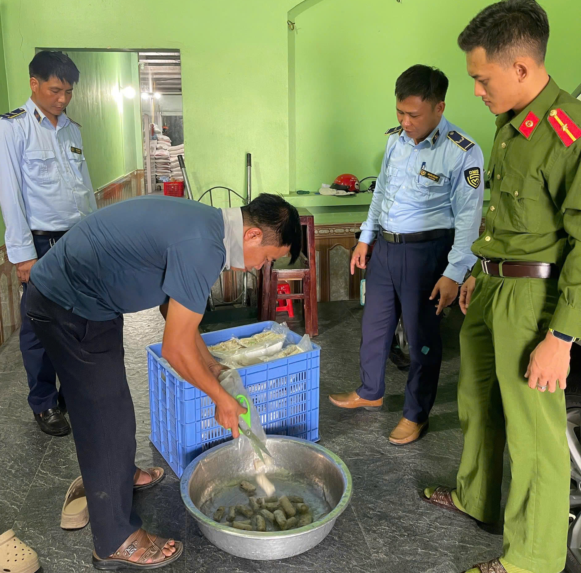 Hưng Yên: Xử phạt cơ sở kinh doanh thực phẩm chay đông lạnh không rõ nguồn gốc
