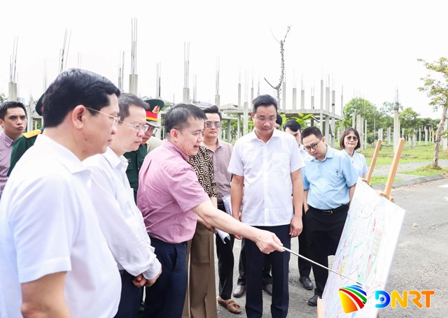 , B&iacute; thư Th&agrave;nh ủy y&ecirc;u cầu c&aacute;c cơ quan chức năng tiếp tục đẩy nhanh việc ho&agrave;n thiện c&aacute;c thủ tục ph&aacute;p l&yacute; c&ograve;n lại, bảo đảm khởi c&ocirc;ng trở lại v&agrave;o đầu th&aacute;ng 8/2026 theo đ&uacute;ng cam kết.