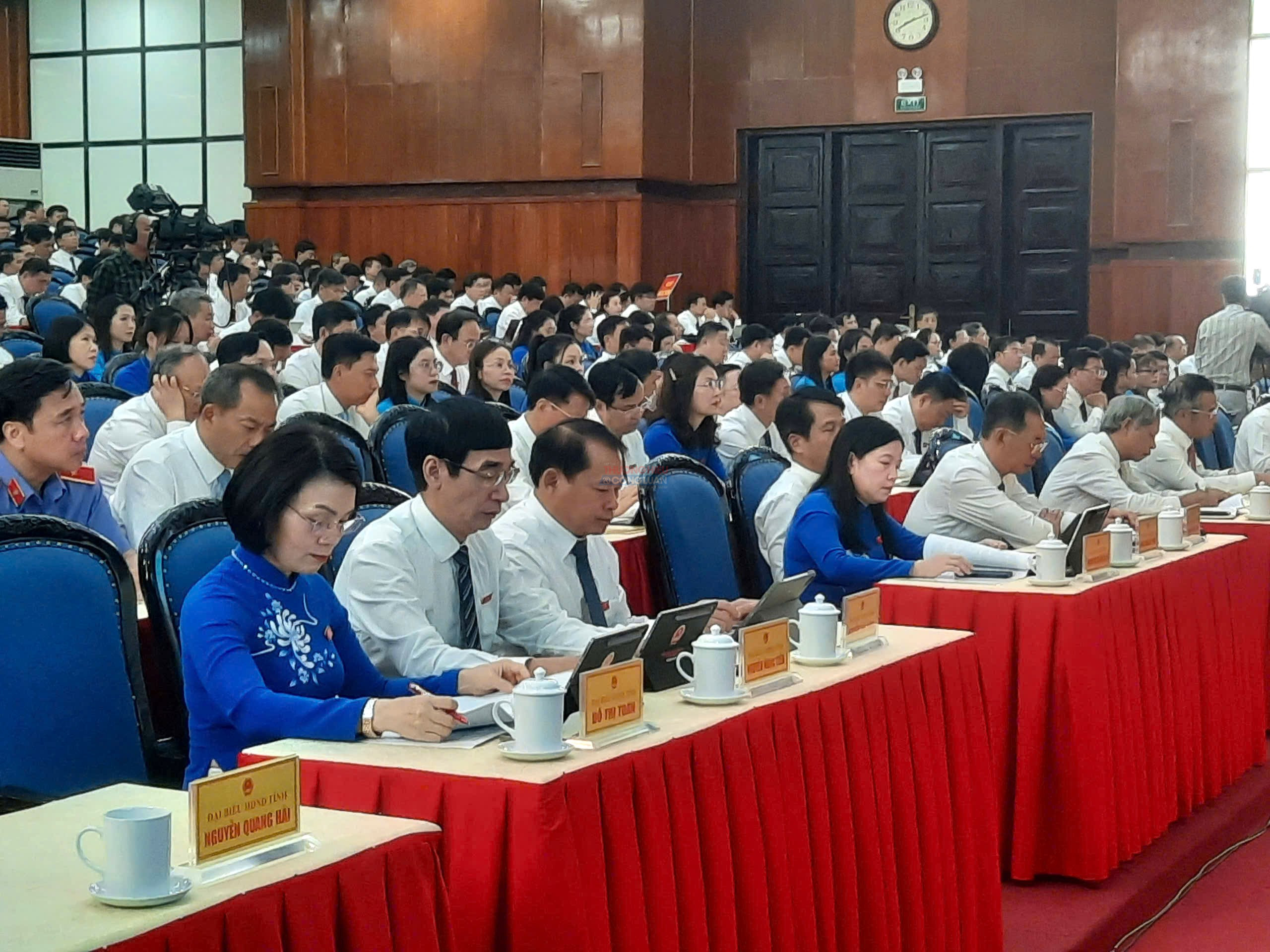Các đại biểu tham dự kỳ họp Các đại biểu tham dự kỳ họp