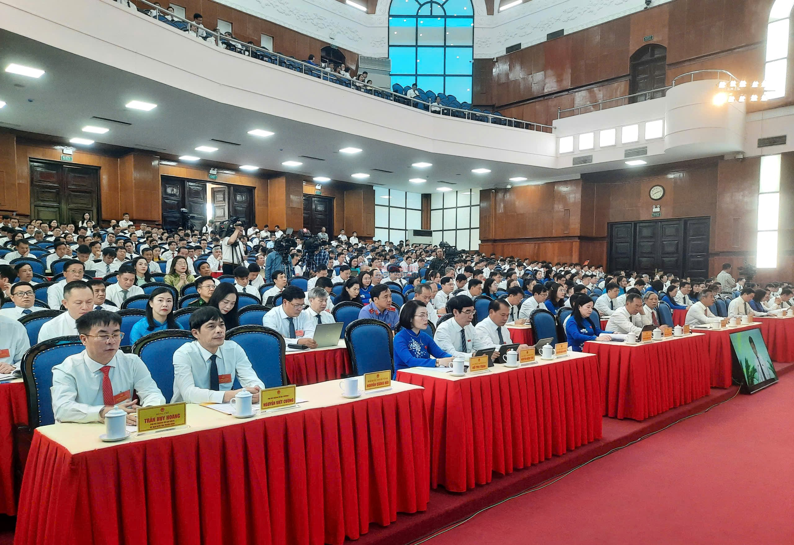 Các đại biểu tham dự kỳ họp Các đại biểu tham dự kỳ họp
