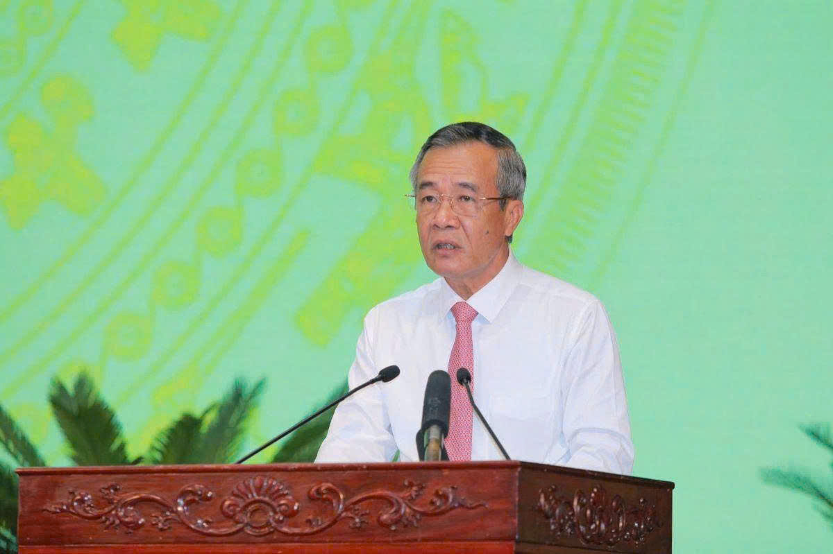 Bí thư Tỉnh ủy Lê Đức Thái phát biểu chỉ đạo tại kỳ họp. Bí thư Tỉnh ủy Lê Đức Thái phát biểu chỉ đạo tại kỳ họp.