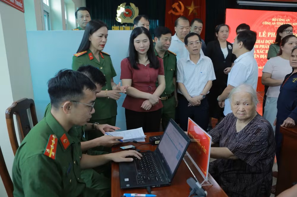 C&ocirc;ng t&aacute;c t&igrave;m kiếm, quy tập v&agrave; x&aacute;c định danh t&iacute;nh h&agrave;i cốt liệt sĩ l&agrave; nhiệm vụ ch&iacute;nh trị thi&ecirc;ng li&ecirc;ng