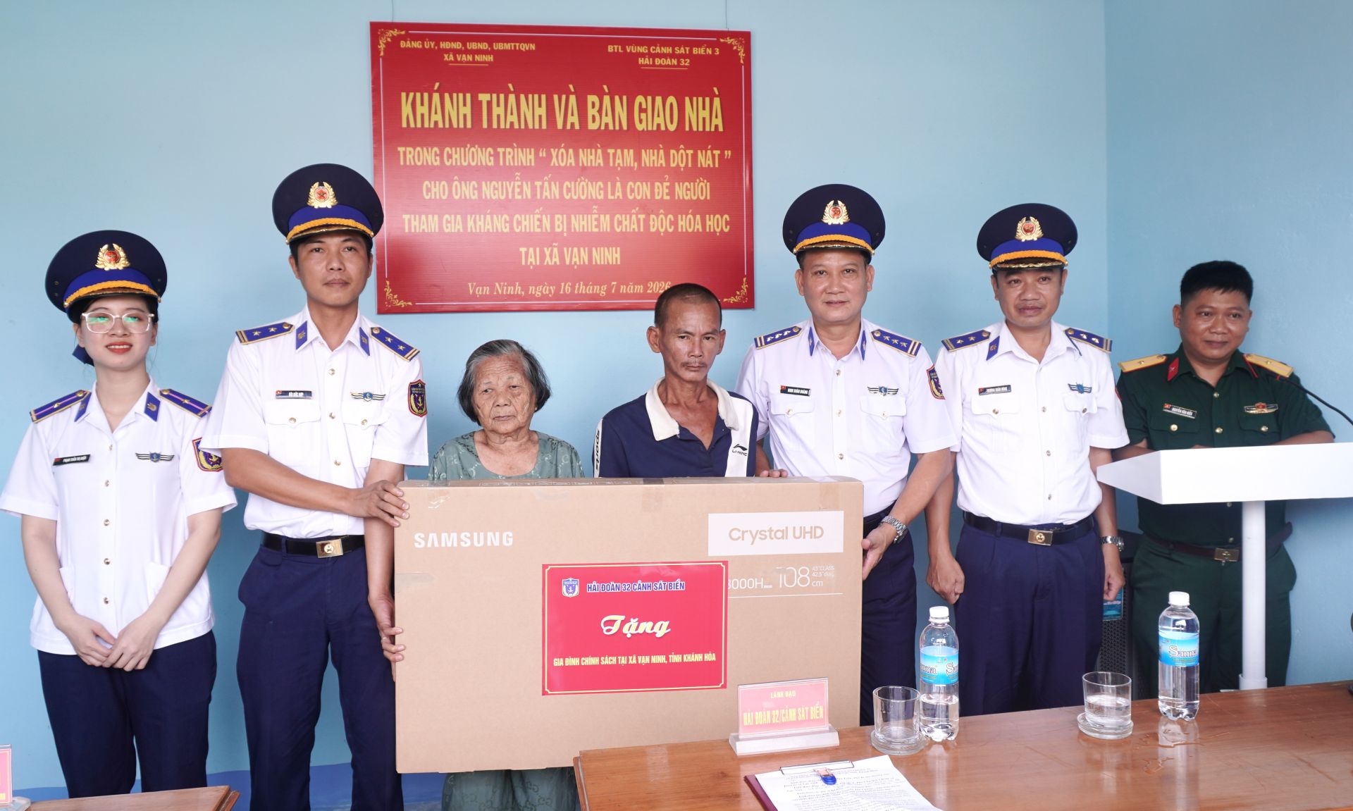 Hơn 200 ngày công chung sức xóa nhà tạm, nhà dột nát tại vùng biển Khánh Hòa