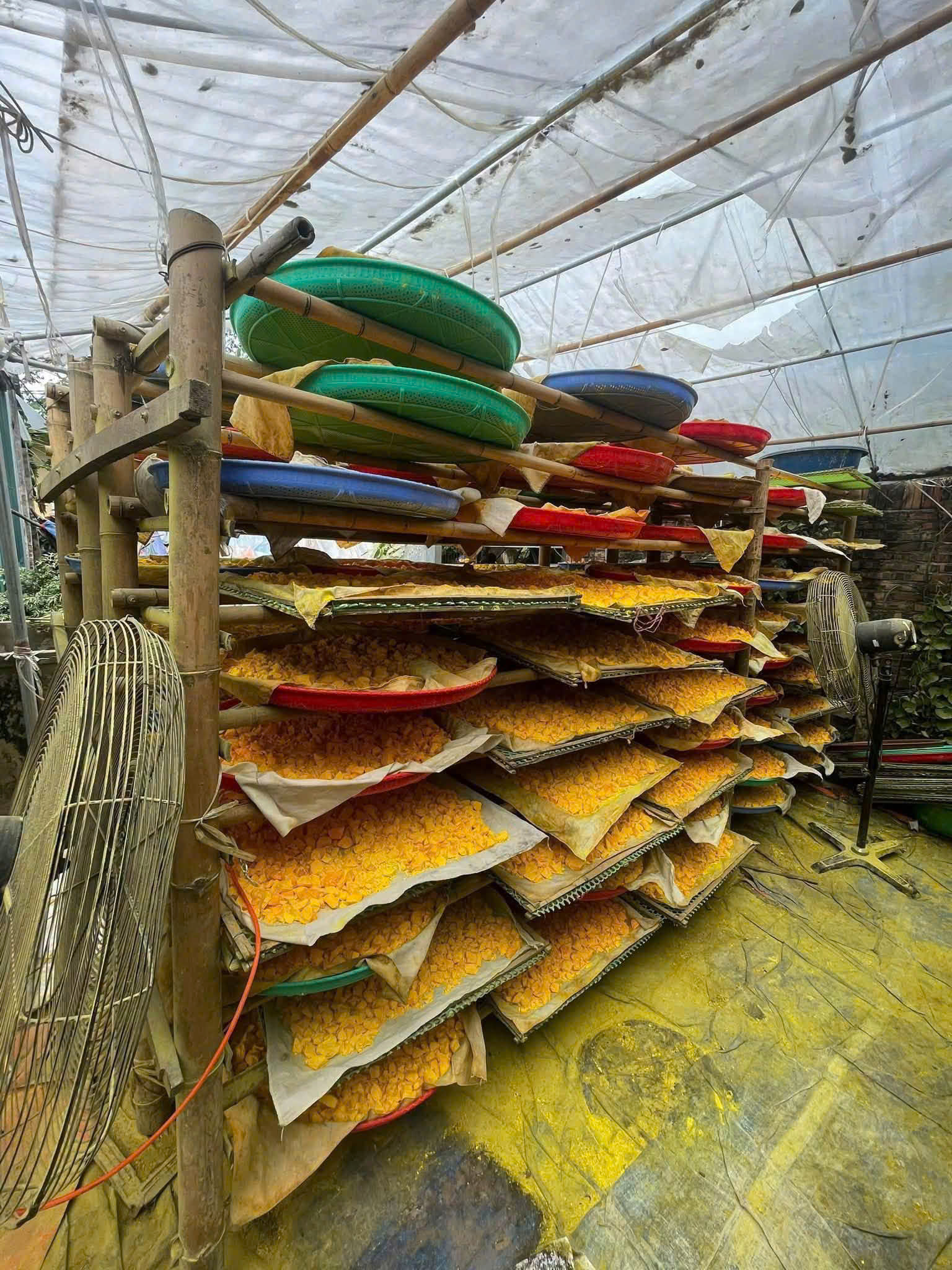 Hàng tấn tinh bột nghệ giả được phát hiện. (Ảnh: Công an tỉnh Phú Thọ) Hàng tấn tinh bột nghệ giả được phát hiện. (Ảnh: Công an tỉnh Phú Thọ)