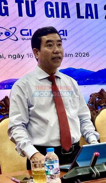 Ông Nguyễn Hữu Hà giới thiệu về Chương trình Năm Lượng tử Gia Lai – 2026. Ảnh: VH Ông Nguyễn Hữu Hà giới thiệu về Chương trình Năm Lượng tử Gia Lai – 2026. Ảnh: VH