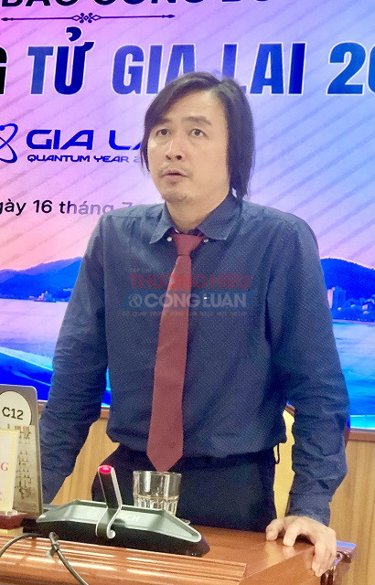 Ông Nguyễn Lương Quang giới thiệu về Cuộc thi Hackathon quốc tế về Tính toán lượng tử. Ảnh: VH Ông Nguyễn Lương Quang giới thiệu về Cuộc thi Hackathon quốc tế về Tính toán lượng tử. Ảnh: VH
