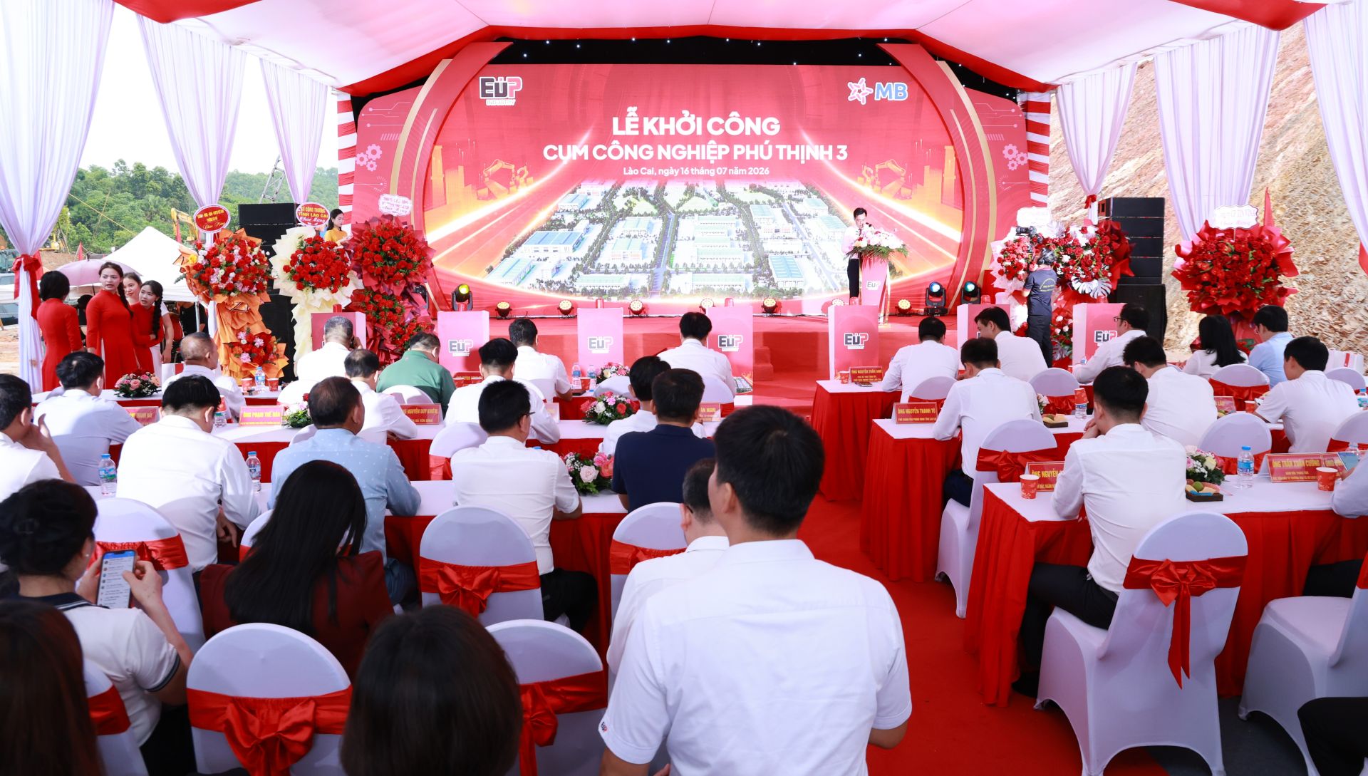 Toàn cảnh buổi lễ khởi công. Toàn cảnh buổi lễ khởi công.