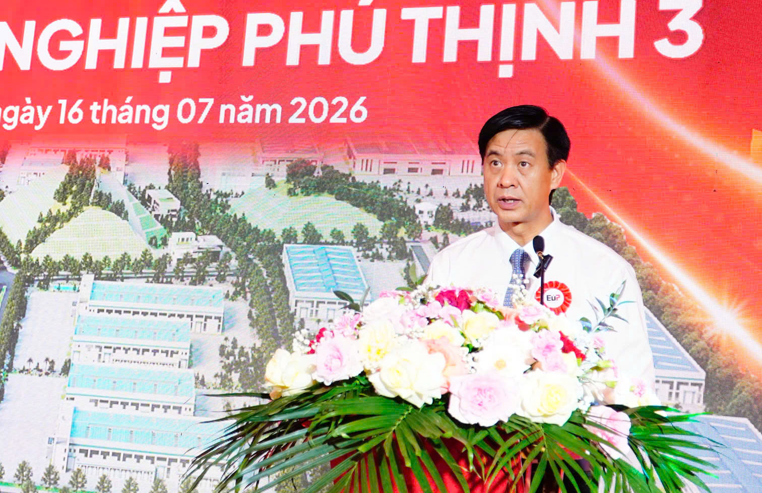 Đồng chí Phan Trung Bá - Phó Chủ tịch UBND tỉnh Lào Cai phát biểu tại buổi lễ. Đồng chí Phan Trung Bá - Phó Chủ tịch UBND tỉnh Lào Cai phát biểu tại buổi lễ.
