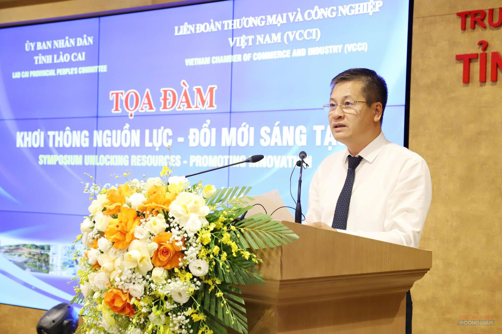 Ph&oacute; Chủ tịch Thường trực UBND tỉnh L&agrave;o Cai Ng&ocirc; Hạnh Ph&uacute;c ph&aacute;t biểu tại Tọa đ&agrave;m