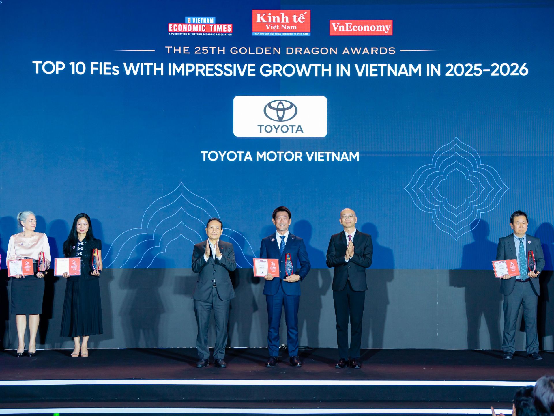 TMV nhận Giải thưởng Rồng v&agrave;ng
