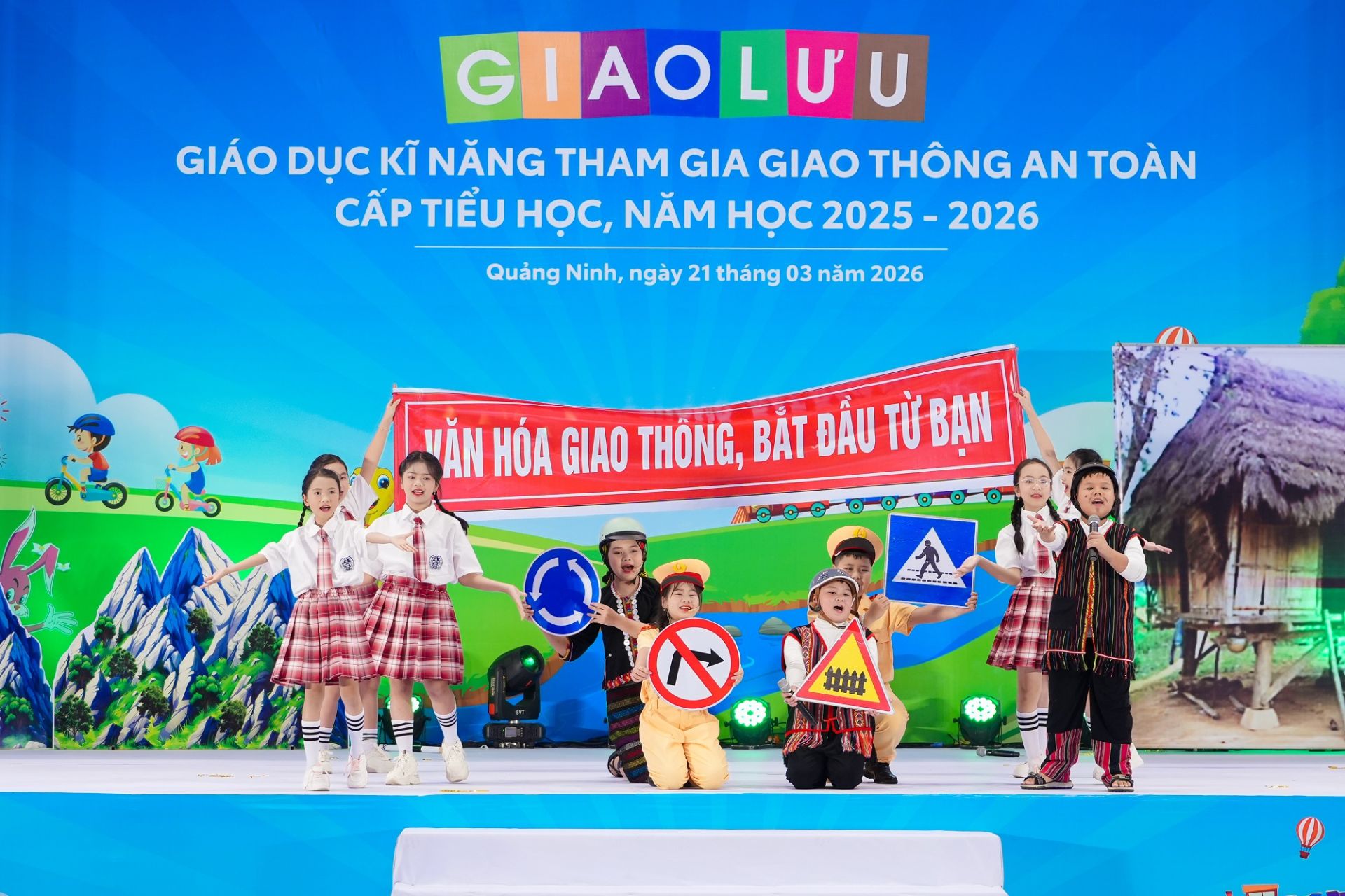 Toyota c&ugrave;ng em học ATGT