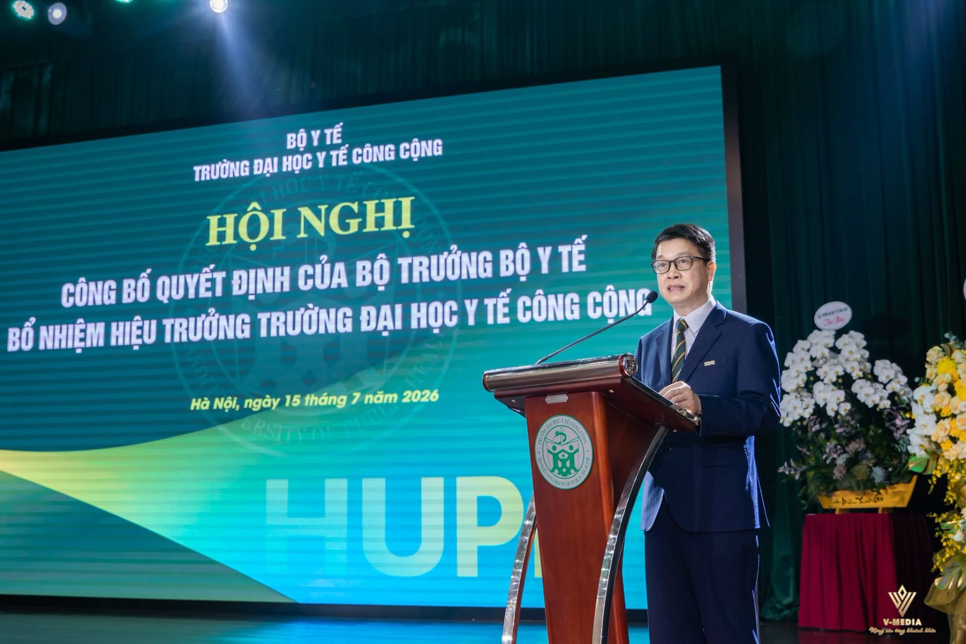 GS.TS.BS Hoàng Văn Minh - Hiệu trưởng Trường Đại học Y tế Công cộng phát biểu GS.TS.BS Hoàng Văn Minh - Hiệu trưởng Trường Đại học Y tế Công cộng phát biểu