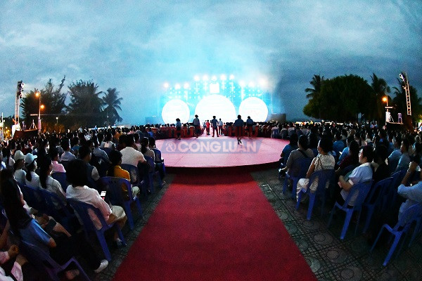 Quang cảnh lễ hội