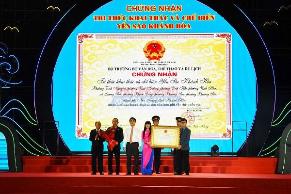 Tri thức khai th&aacute;c v&agrave; chế biến Yến s&agrave;o Kh&aacute;nh H&ograve;a được vinh danh l&agrave; Di sản văn h&oacute;a phi vật thể Quốc gia