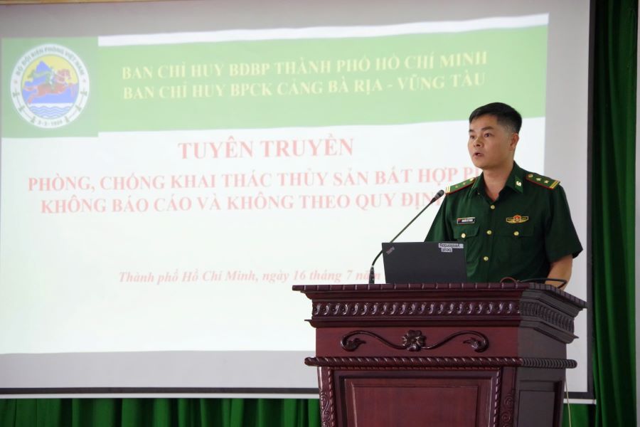 Trung tá Nguyễn Tất Trung, Chính trị viên Ban Chỉ huy Biên phòng cửa khẩu cảng Bà Rịa - Vũng Tàu, Bộ đội Biên phòng Thành phố Hồ Chí Minh tuyên truyền chống khai thác IUU tại Hội nghị. Trung tá Nguyễn Tất Trung, Chính trị viên Ban Chỉ huy Biên phòng cửa khẩu cảng Bà Rịa - Vũng Tàu, Bộ đội Biên phòng Thành phố Hồ Chí Minh tuyên truyền chống khai thác IUU tại Hội nghị.