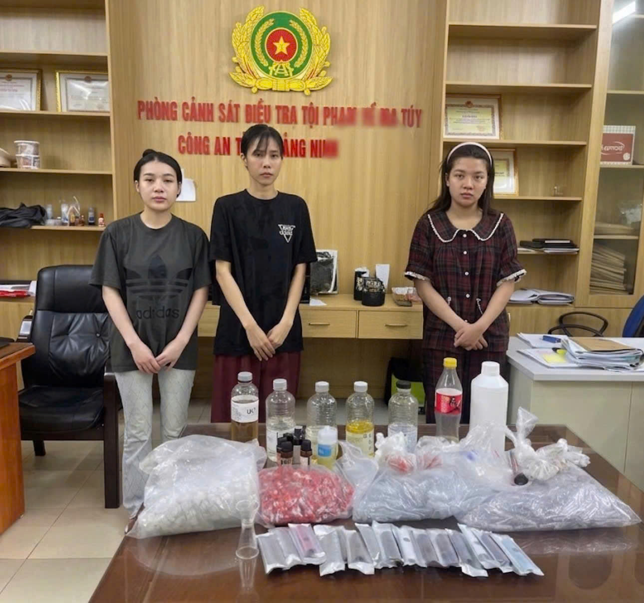 Quảng Ninh: Khởi tố 4 đối tượng pha trộn ma túy vào tinh dầu thuốc lá điện tử