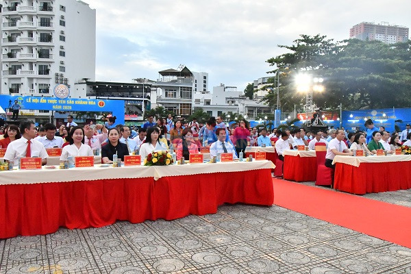 Đại biểu đến dự