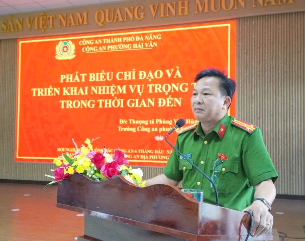 Thượng tá Phùng Văn Hùng, Trưởng Công an phường Hải Vân , TP. Đàb Nẵng phát biểu. Thượng tá Phùng Văn Hùng, Trưởng Công an phường Hải Vân , TP. Đàb Nẵng phát biểu.