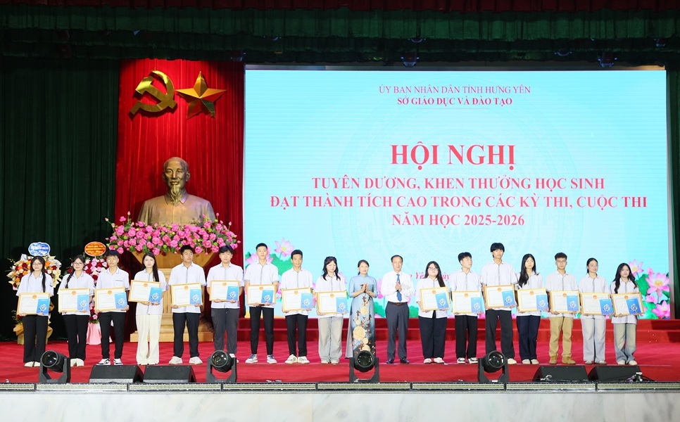 Hưng Yên tuyên dương, khen thưởng 276 học sinh đạt thành tích cao năm học 2025 - 2026