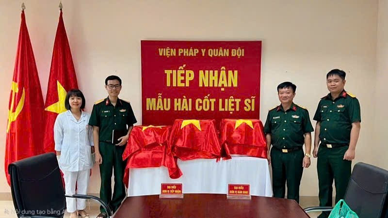 Tỉnh Quảng Ninh hoàn thành bàn giao 100% mẫu hài cốt liệt sĩ thu nhận được cho Viện Pháp y Quân đội để phục vụ phân tích, giám định ADN. (Ảnh: QMG) Tỉnh Quảng Ninh hoàn thành bàn giao 100% mẫu hài cốt liệt sĩ thu nhận được cho Viện Pháp y Quân đội để phục vụ phân tích, giám định ADN. (Ảnh: QMG)