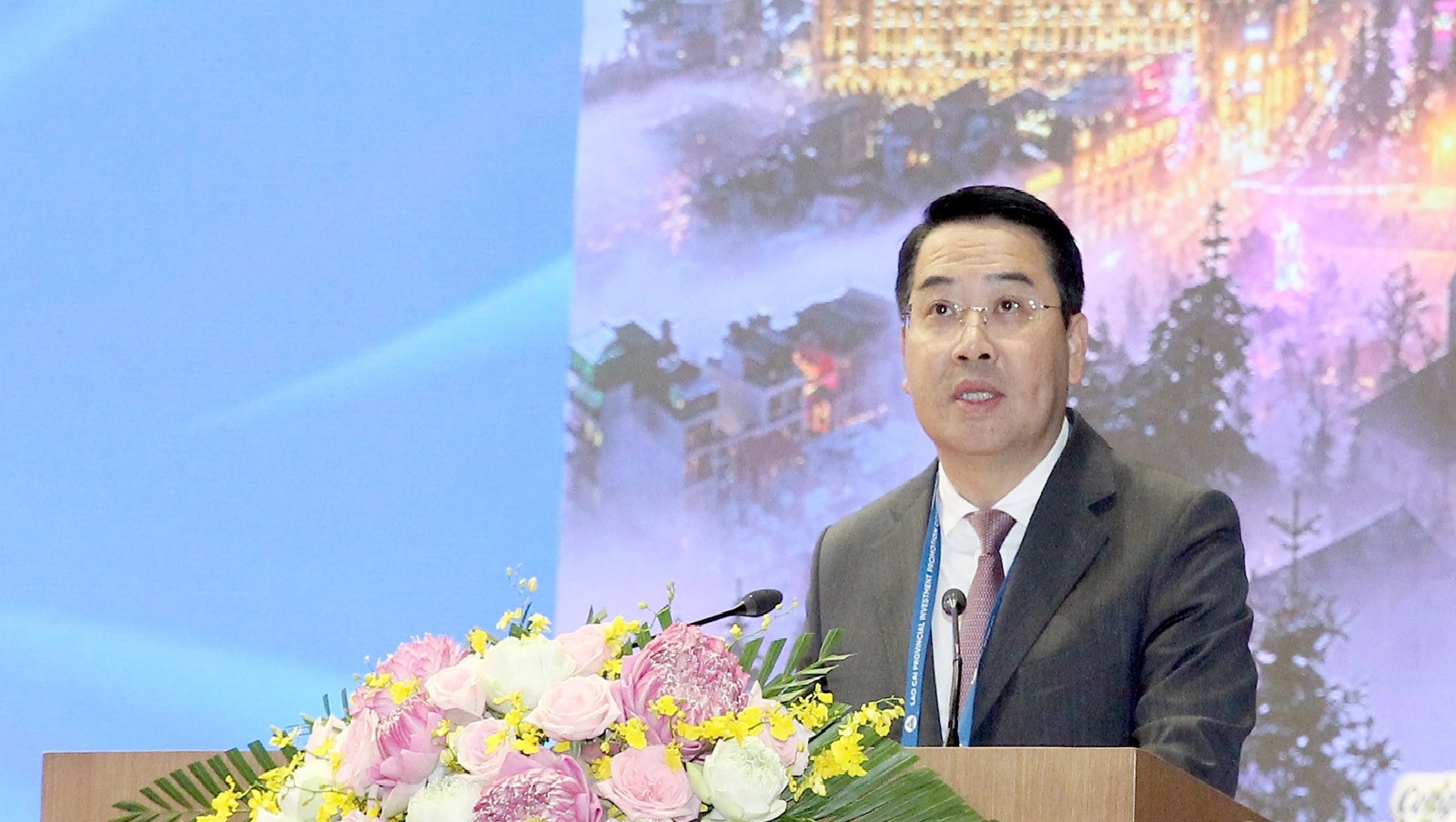 Chủ tịch UBND tỉnh Nguyễn Tuấn Anh phát biểu cam kết với M88 tỷ lệ kèo World Cup 2026 và nhà đầu tư tại hội nghị. Chủ tịch UBND tỉnh Nguyễn Tuấn Anh phát biểu cam kết với M88 tỷ lệ kèo World Cup 2026 và nhà đầu tư tại hội nghị.