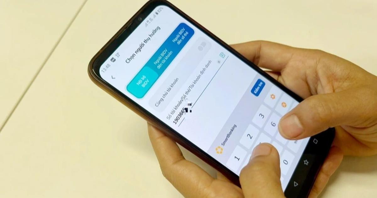 Ngân hàng Nhà nước yêu cầu các tổ chức tín dụng triển khai cơ chế thời gian chờ đối với một số giao dịch chuyển tiền trực tuyến nhằm tăng cường bảo vệ khách hàng trước các hành vi lừa đảo. (Ảnh minh họa) Ngân hàng Nhà nước yêu cầu các tổ chức tín dụng triển khai cơ chế thời gian chờ đối với một số giao dịch chuyển tiền trực tuyến nhằm tăng cường bảo vệ khách hàng trước các hành vi lừa đảo. (Ảnh minh họa)